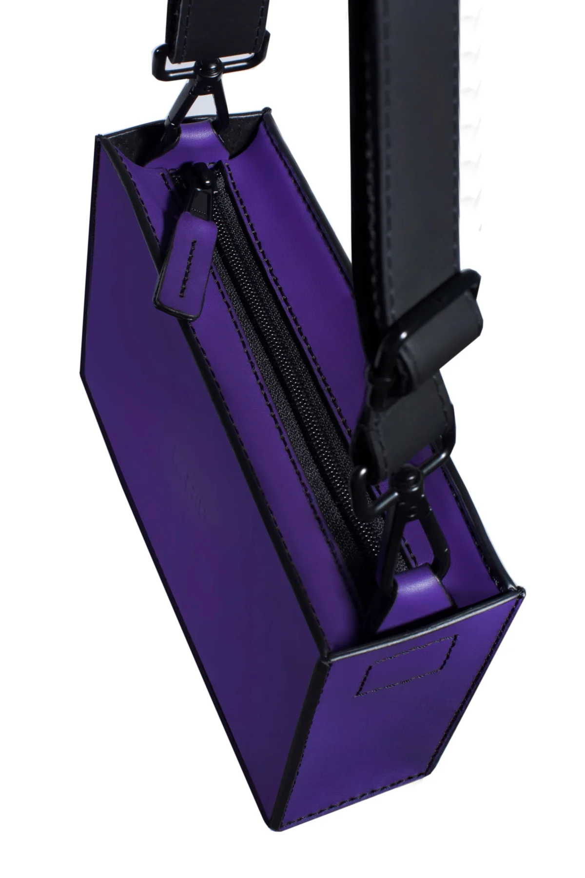 M.hip Versatility Bag XS horizontal Violet, leather bag product photo 5