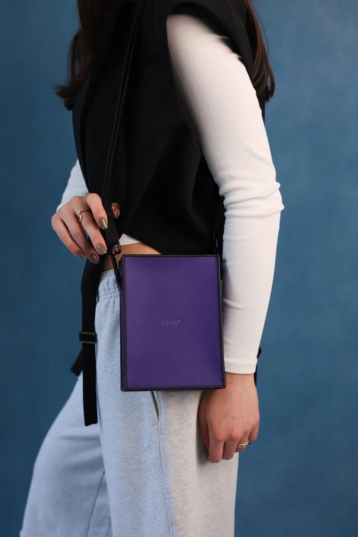 M.hip Versatility Bag XS vertical - Violet, leather bag product photo 2