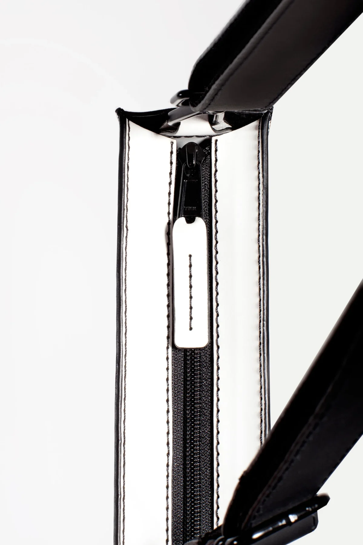 M.hip Versatility Bag XS horizontal White & Black, leather bag product photo 5