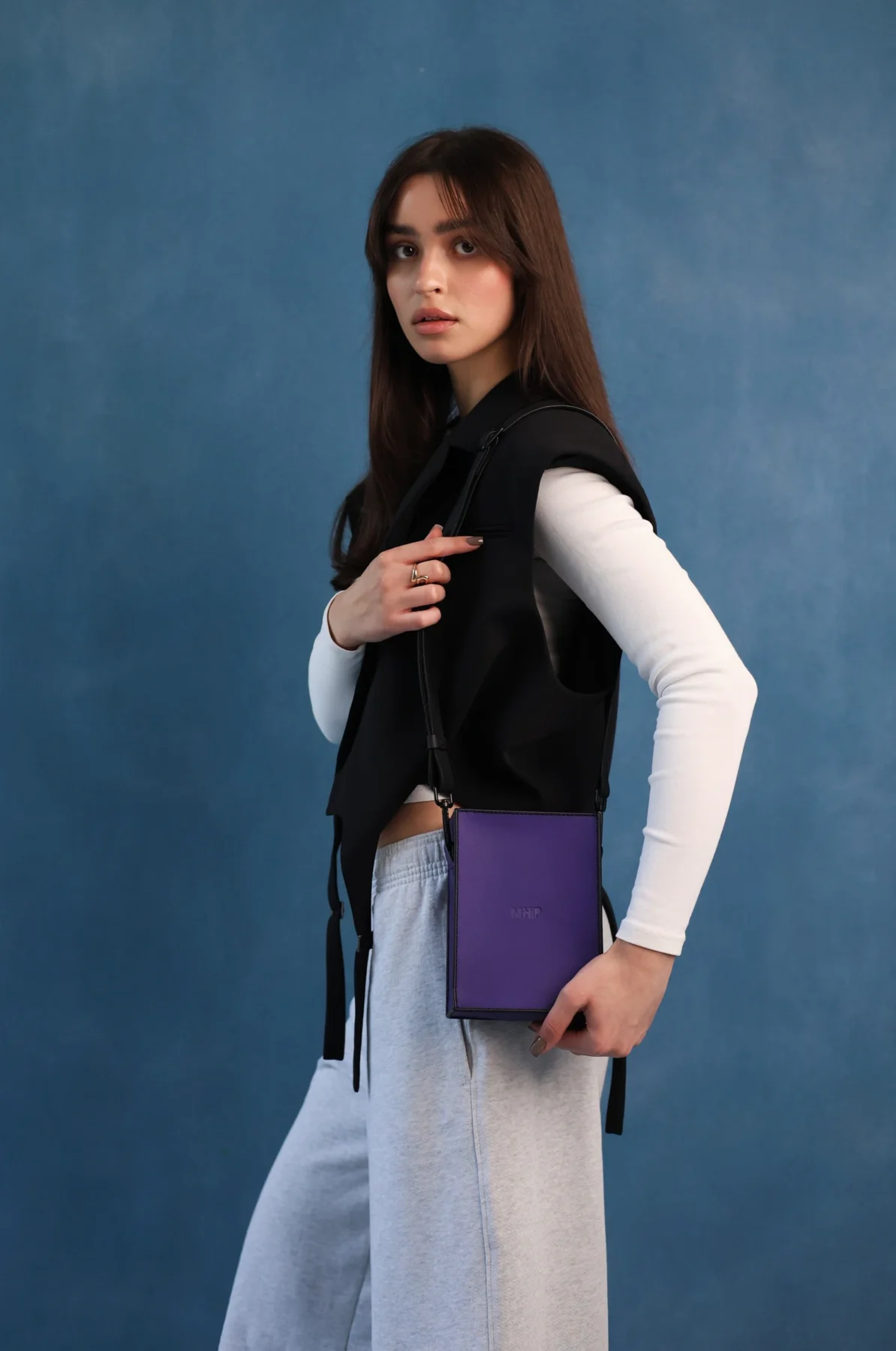 M.hip Versatility Bag XS vertical - Violet, leather bag product photo 3